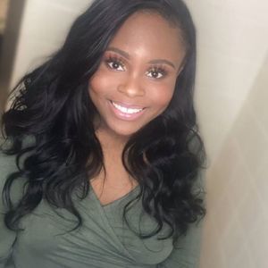 Meet your Posher, Simone